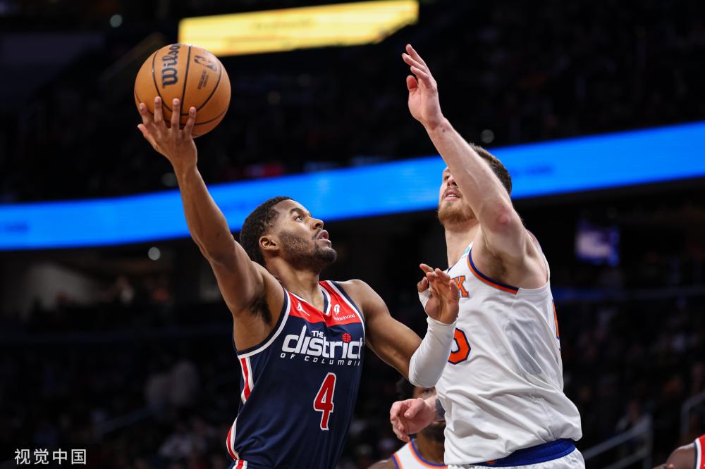 B费近4年多首次半场被换下，曼联生涯第三次（B费四年多来首次半场遭换下，曼联生涯仅第三次）