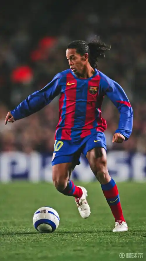 小巴里·布朗首节爆发，三分球如雨点般落下（小巴里·布朗首节火力全开，三分雨狂洒全场）