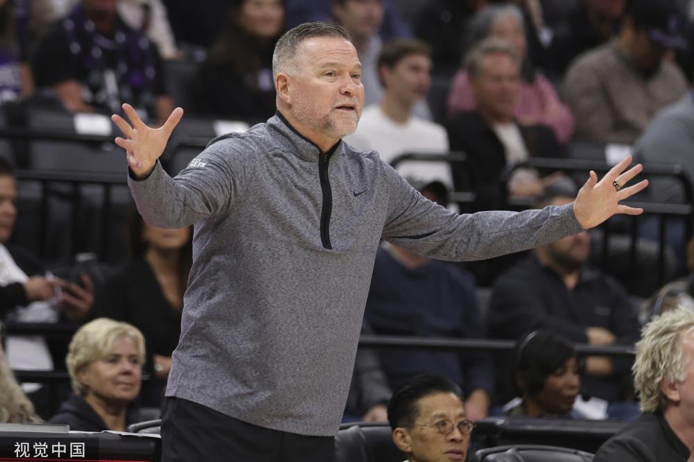 卡梅隆-布泽尔以23.3分领跑NCAA得分榜（卡梅隆-布泽尔场均23.3分高居NCAA得分榜首）